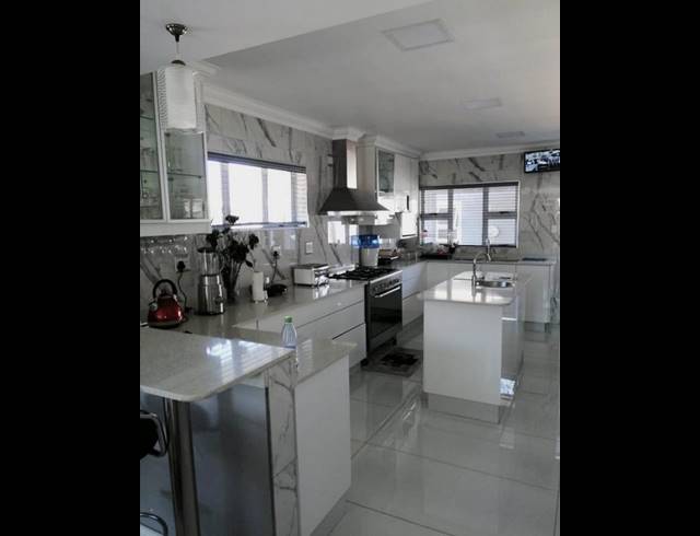 3 BEDROOM HOUSE FOR SALE IN SYDENHAM